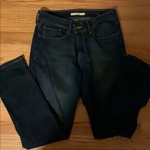 Levi’s mid- rise skinny jeans